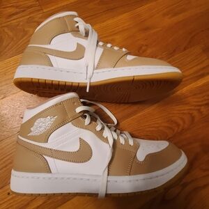 Nike Jordan Mids 9.5 Tan and White with Gum Bottoms - Never Worn